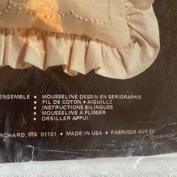 Charmin Candlewicking pillow kit, 05-28 Couched Trellis, 14" x 14" - Picture 4 of 5